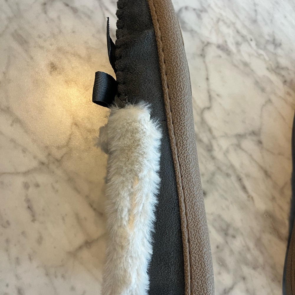 Slippers - Picture 2 of 3